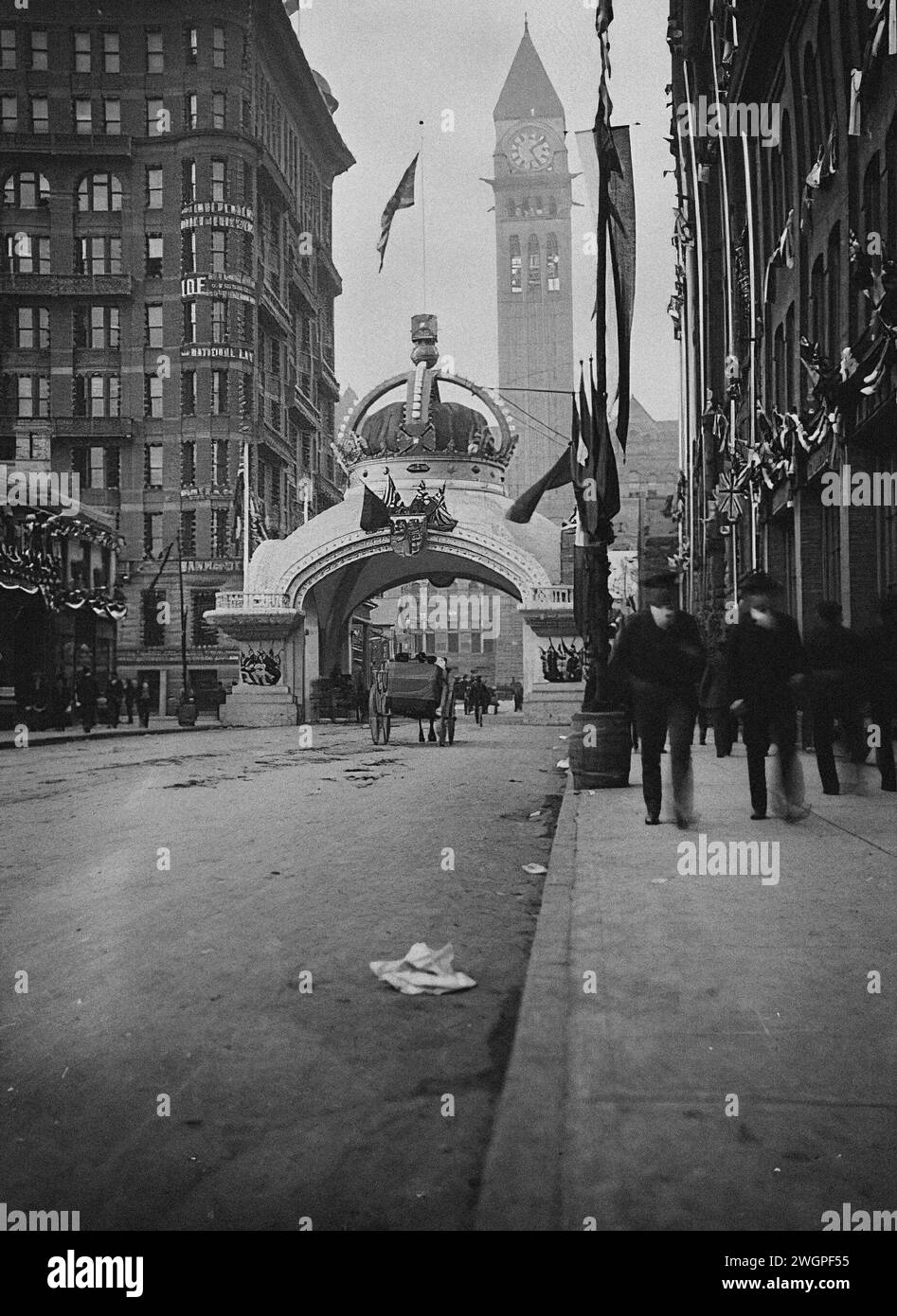 The view looking North up Bay to City Hall in Toronto in 1901.  The large arch celebrating the arrival of the Duke and Duchess of Cornwall and York. Stock Photo