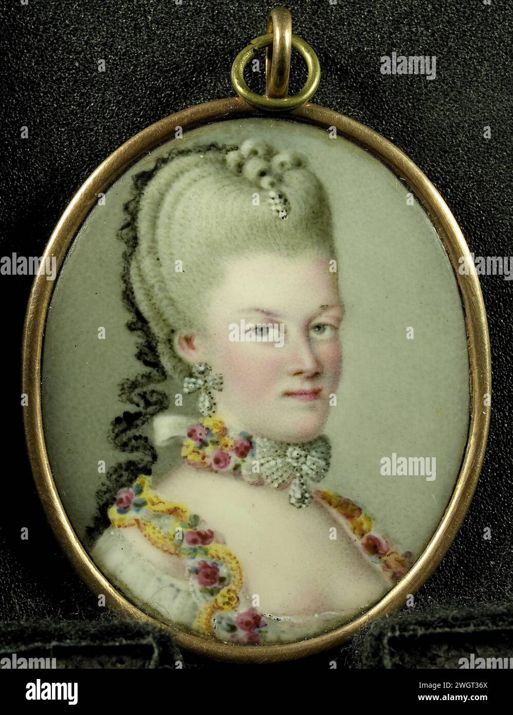 Frederika Sophia Wilhelmina (1751-1820), princess of Prussia, wife of Prince Willem V, Anonymous, c. 1775 miniature (painting) Portrait of Frederika Sophia Wilhelmina (1751-1820), princess of Prussia, wife of Prince Willem V. Buste, to the right, the viewer prospective. Part of the portrait miniatures collection. Holland copper (metal). Stock Photo
