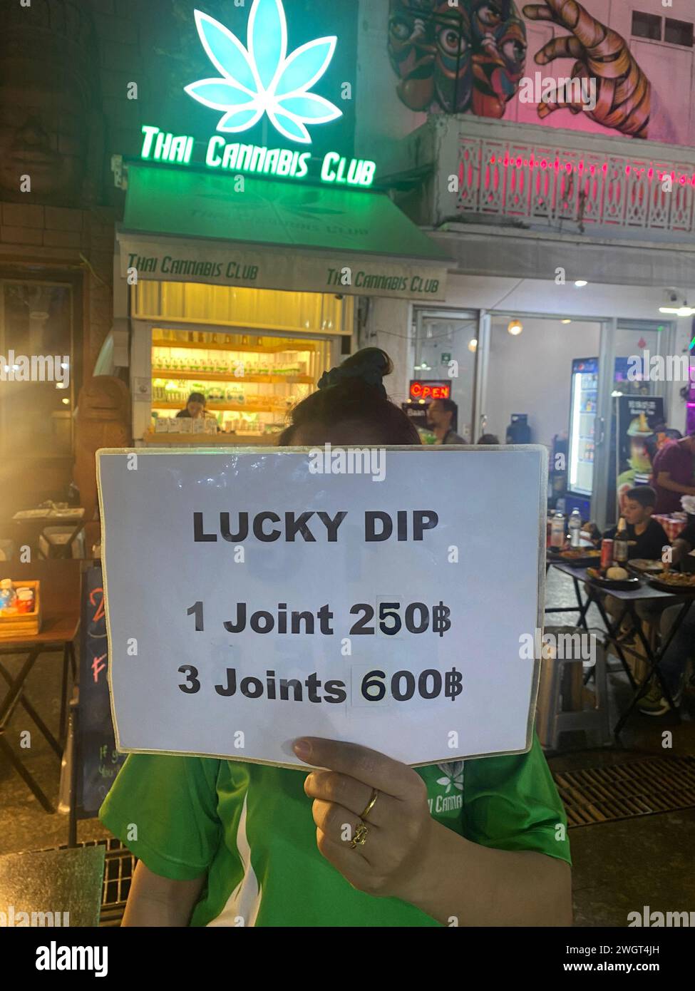 within-a-year-the-country-s-marijuana-industry-was-worth-28-billion