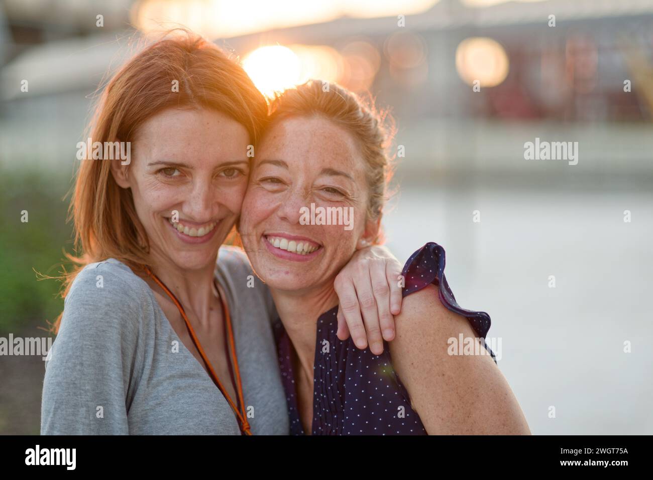 Portrait two women milano hi-res stock photography and images - Alamy