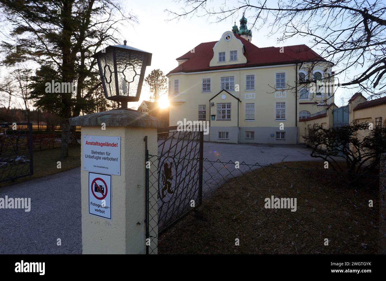 Andechs, Germany. 06th Feb, 2024. The gatehouse of Andechs-Rothenfeld prison. Star chef Alfons Schuhbeck has been transferred to another prison. Since Monday, he has been in a branch of the Landsberg am Lech correctional facility (JVA) in Rothenfeld in Andechs, the JVA confirmed on February 6 in response to an inquiry. Credit: Karl-Josef Hildenbrand/dpa/Alamy Live News Stock Photo