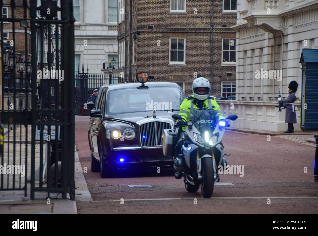 London, England, UK. 6th Feb, 2024. KING CHARLES III leaves Clarence House after a visit from Prince Harry, following the announcement that the King has been diagnosed with cancer. (Credit Image: © Vuk Valcic/ZUMA Press Wire) EDITORIAL USAGE ONLY! Not for Commercial USAGE! Stock Photo