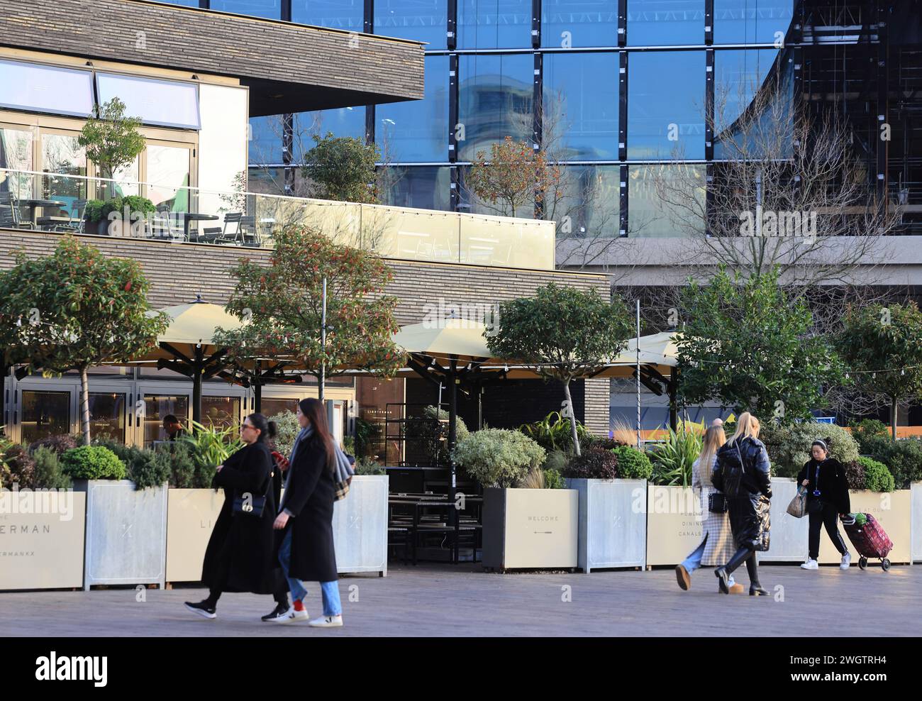 Lighterman restaurant on Granary Square, with the new Google HQ beyond, on Goods Way, Kings Cross, north London, UK Stock Photo