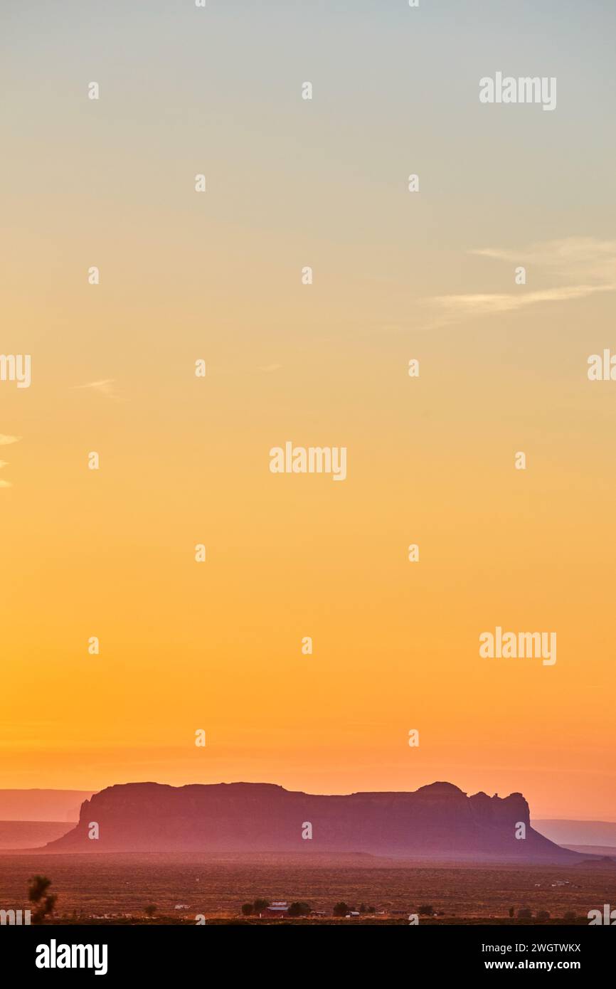 Golden hour mesa silhouette hi-res stock photography and images - Alamy