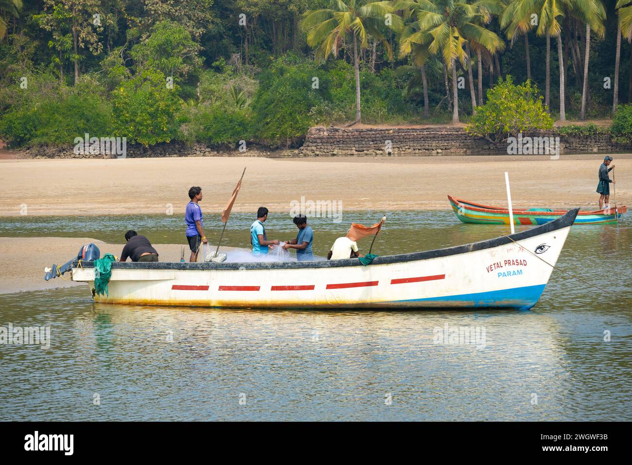Fisherman on a boat in the ocean hi-res stock photography and images ...