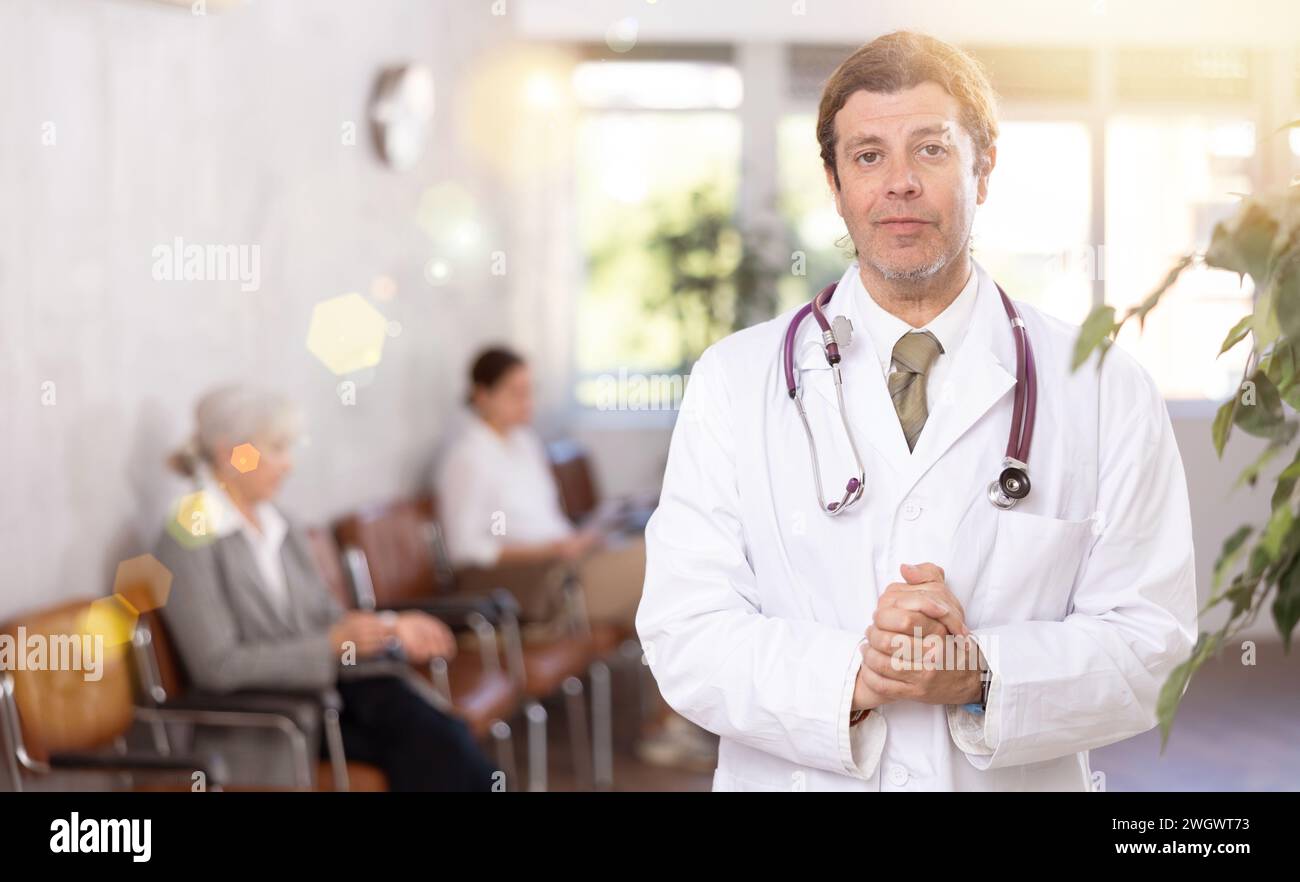 Smiling physician posing lab hi-res stock photography and images - Alamy