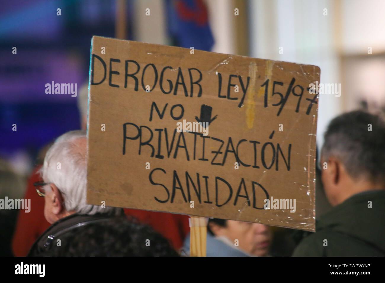 Gijón, Spain, February 6th, 2024: A poster with 'Repeal law 15/97, no privatization of healthcare' during the demonstration for quality public healthcare, on February 6, 2024, in Gijón, Spain. Credit: Alberto Brevers / Alamy Live News. Stock Photo