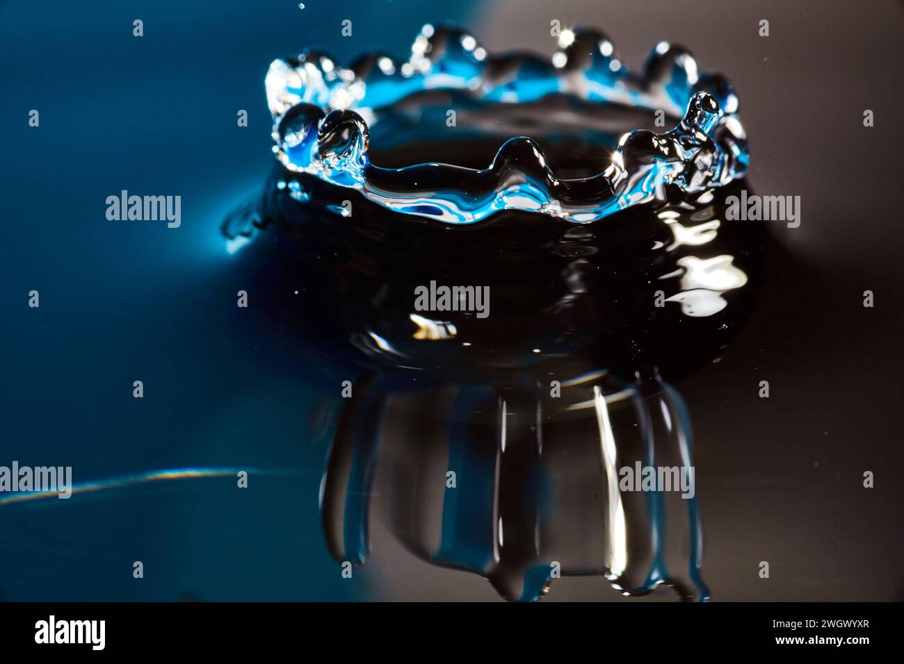 Blue water splash hi-res stock photography and images - Alamy