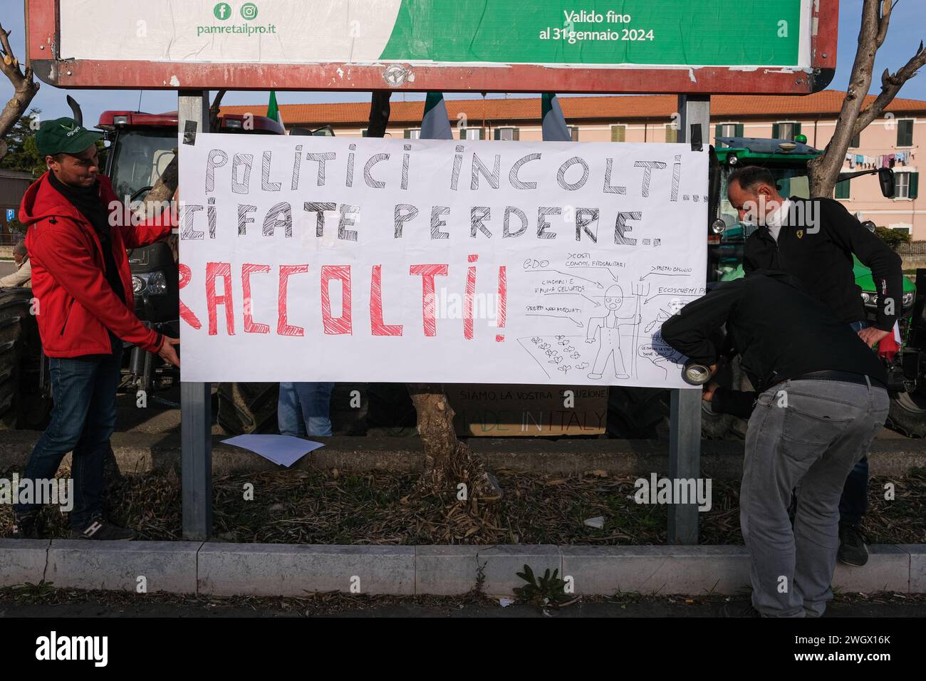 The farmers attack a sign that says: 'Uneducated politicians...you make us lose...the crops'. The protests of the farmers who garrisoned Piazza Donato Stock Photo