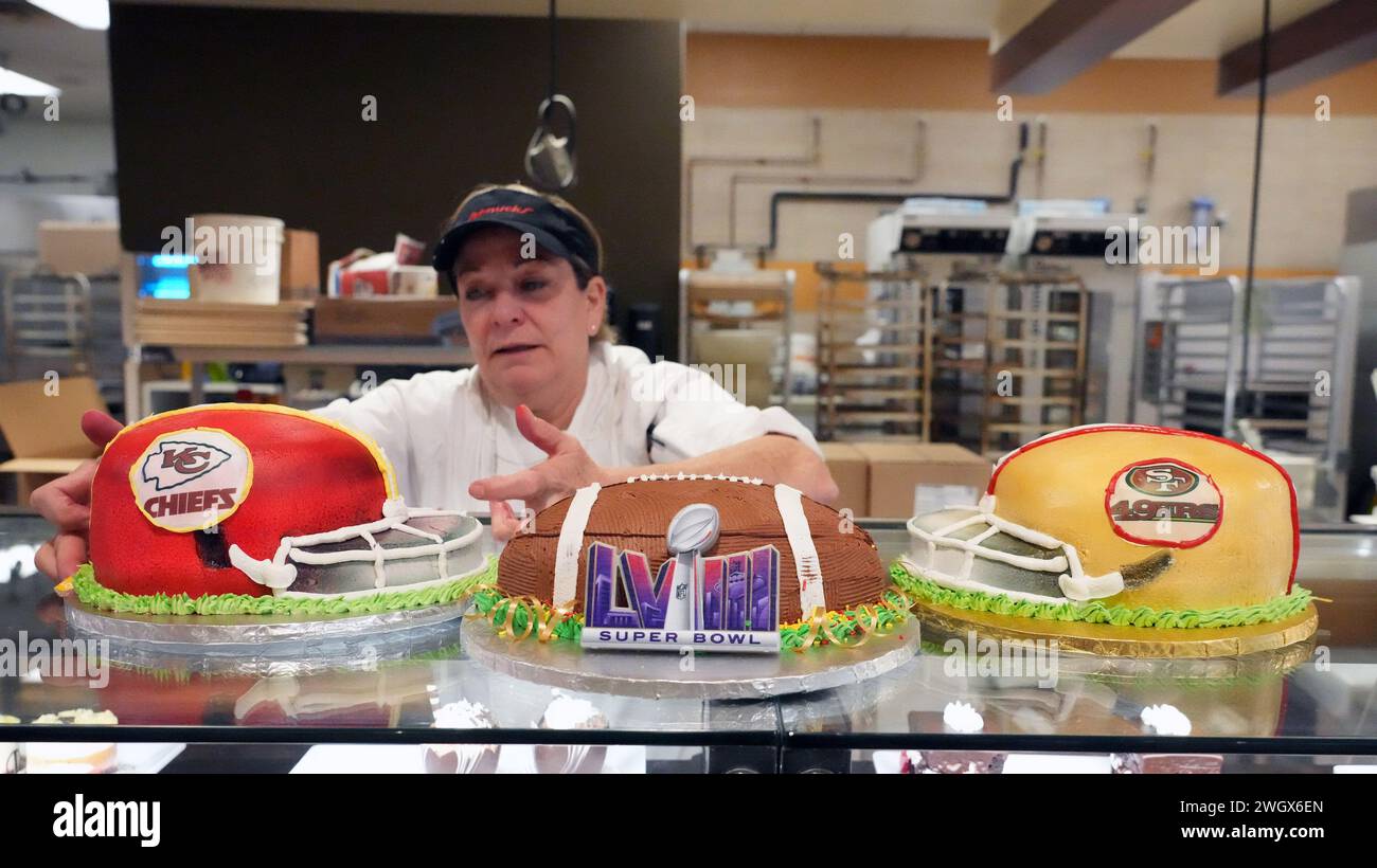 Jodi Schweiss, Bakery manager at the Des Peres Schnucks Market, begins to place Super Bowl