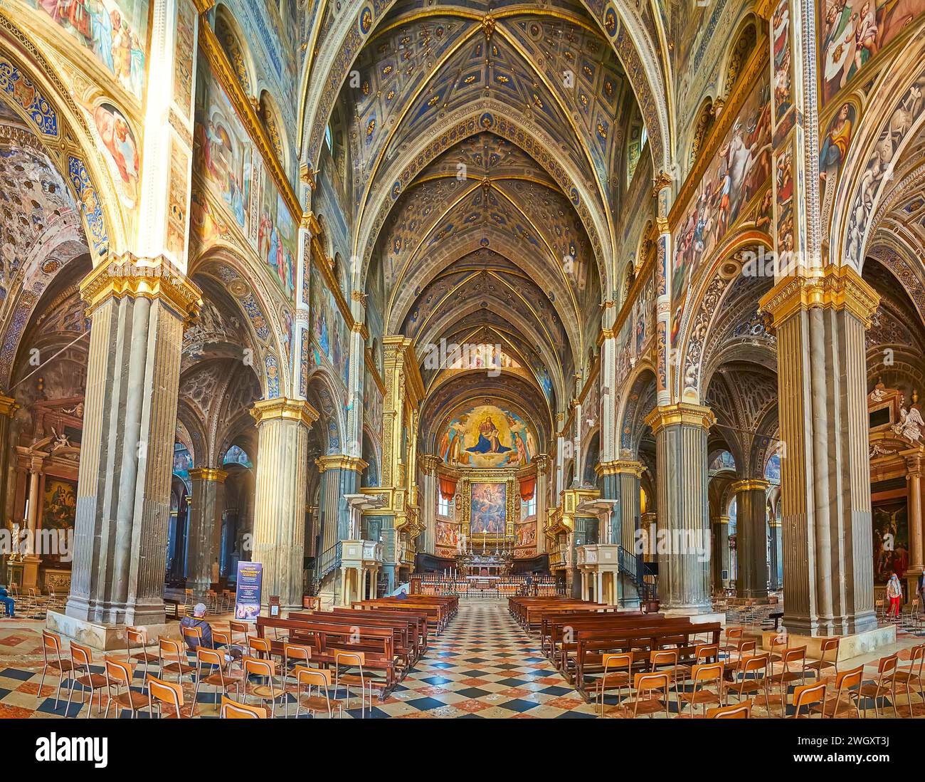 CREMONA, ITALY - APRIL 6, 2022: Panoramic interior of Santa Maria Assunta Cathedral with rich decorations, tall columns and picturesque altar, Lombard Stock Photo
