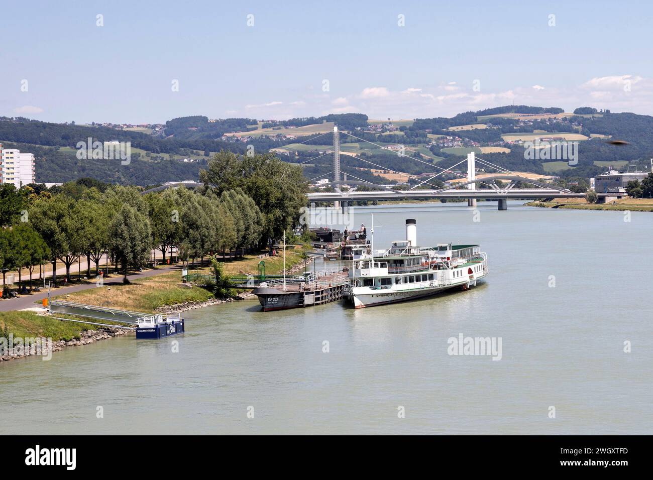 Personenschiffe hi-res stock photography and images - Alamy