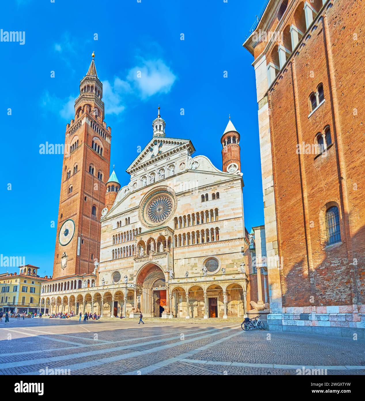 Historic Piazza del Comune with sculptured Santa Maria Assunta Cathedral and its tall Torrazzo bell tower, Cremona, Italy Stock Photo
