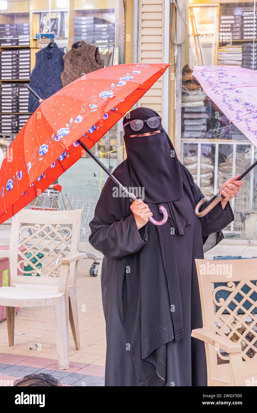 Abaya saudi hi res stock photography and images Alamy