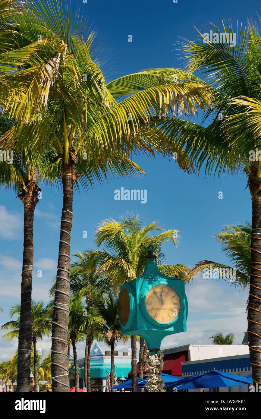 Street Clock and palm trees on the Fort Myers Beach downtown waterfront, Florida, USA Stock Photo
