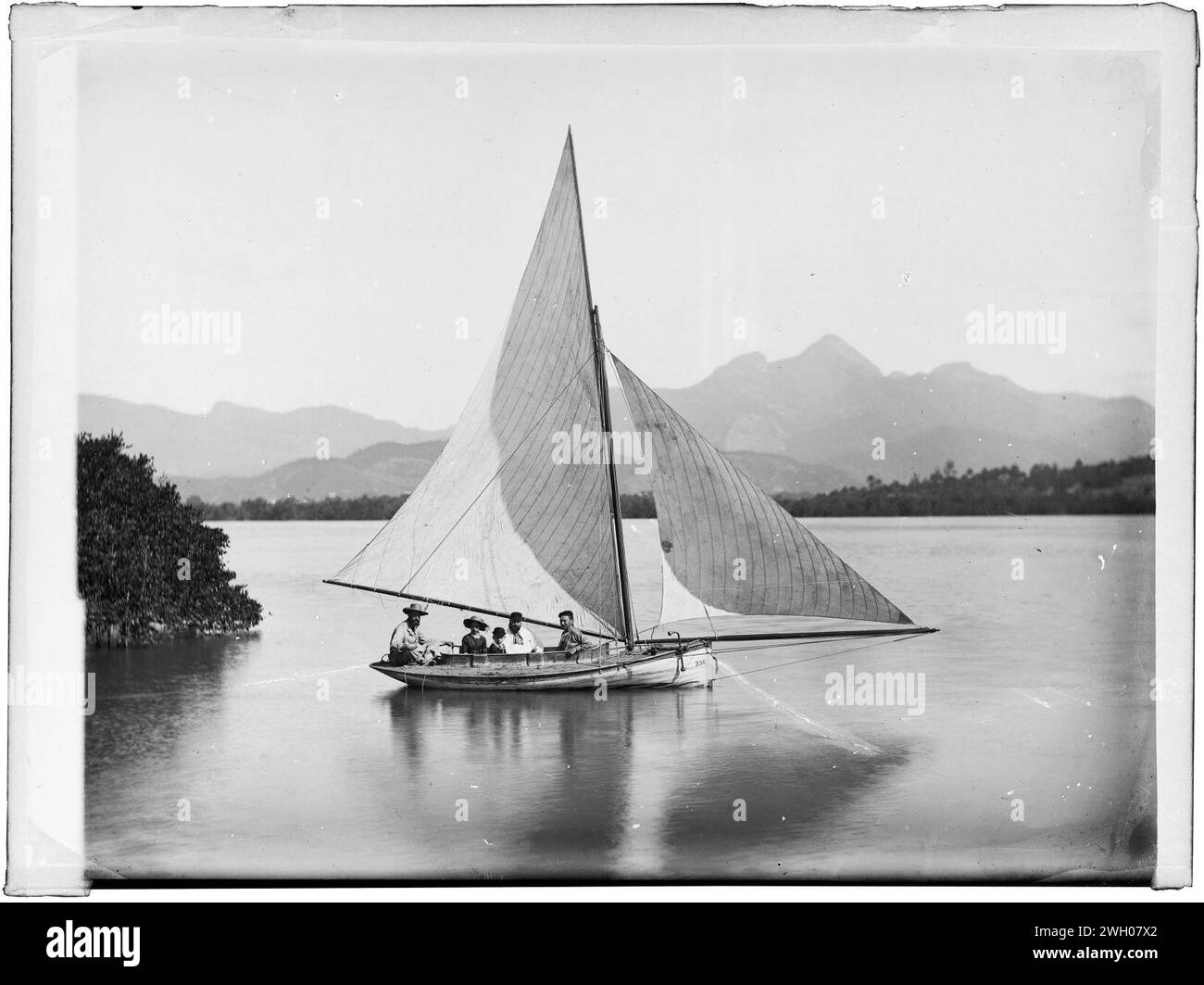 Barco a Vela - 1 Stock Photo - Alamy