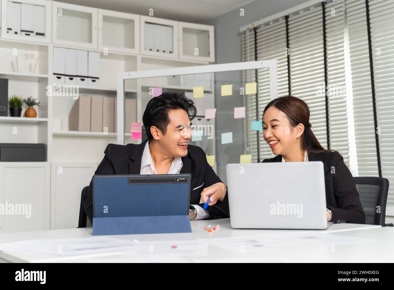 Businesswoman in formal attire hi-res stock photography and images - Alamy