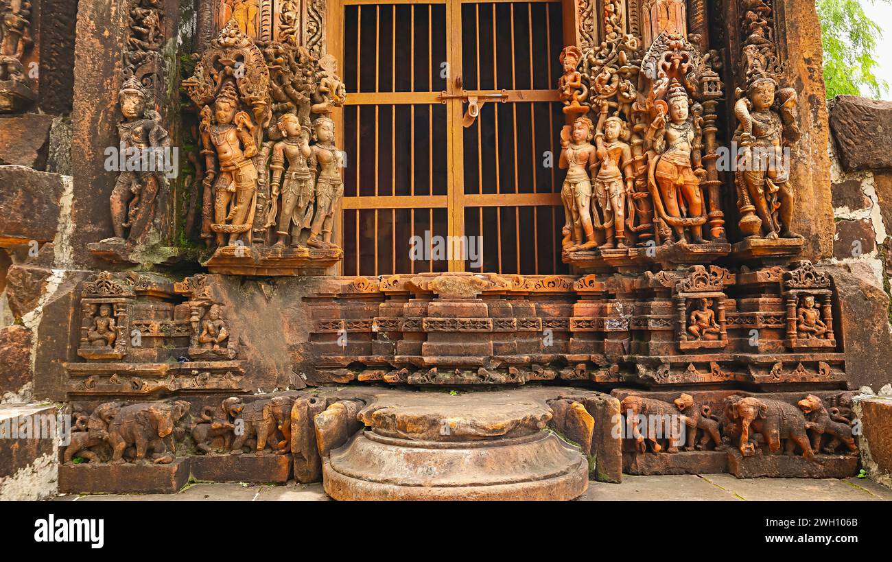 Sculptures of women and Doorkeeper of Temple, Chandrabhaga Temple, Jhalarapatan, Rajasthan, India. Stock Photo