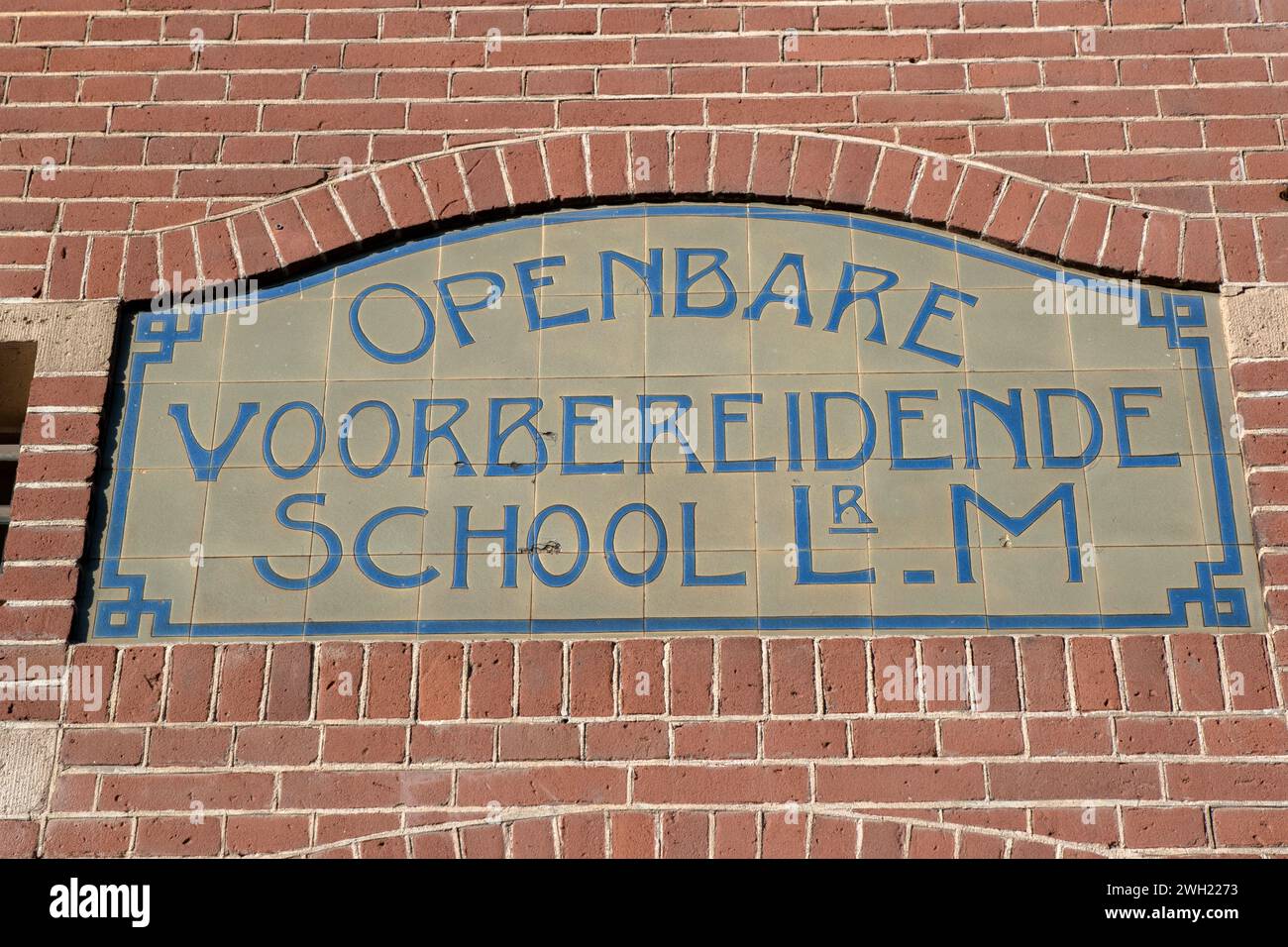 Facade Stone Openbare Voorbereidende School LrM At Amsterdam The Netherlands 26-1-2023 Stock Photo