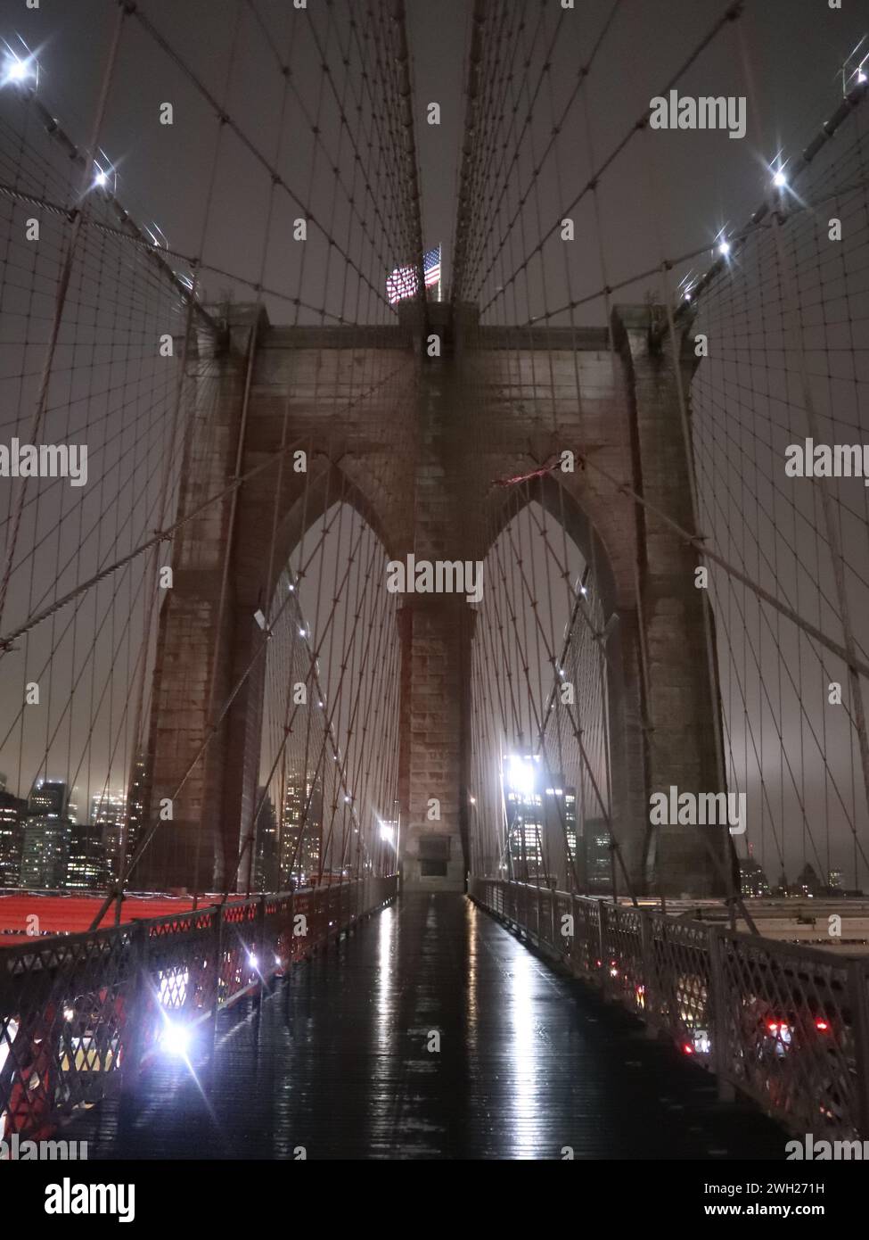 Brooklyn bridge rainy night hi-res stock photography and images - Alamy