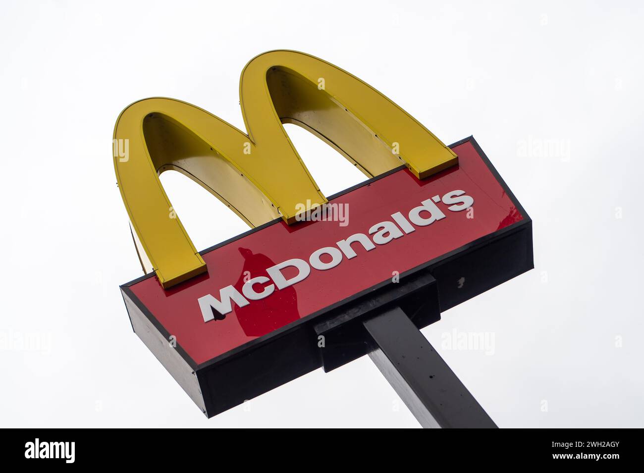 Slough, UK. 7th February, 2024. A McDonald's Drive Thru restaurant in Slough, Berkshire. Fast food giant, McDonald's has reported its quarterly sales targets are down for the first time in nearly four years. Customers have reportedly been boycotting them due to the Israel and Hamas war. Last year  McDonald's in Israel said it had donated thousands of free meals to Israel Defence Forces troops involved in the conflict. Credit: Maureen McLean/Alamy Live News Stock Photo