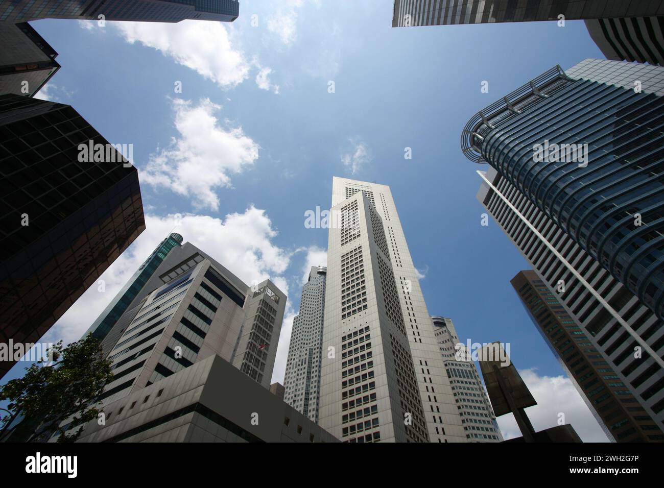 Sunny day singapore city downtown hi-res stock photography and images ...