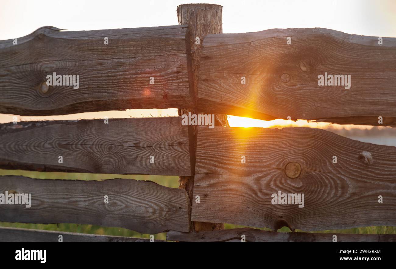 Sun shines through wooden fence hi-res stock photography and images - Alamy