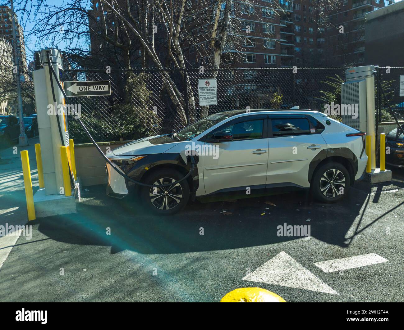 Drivers charge their vehicles at a new  Chargepoint electric vehicle charging station in Chelsea in New York on Saturday, February 3, 2024.  (© Richard B. Levine) Stock Photo