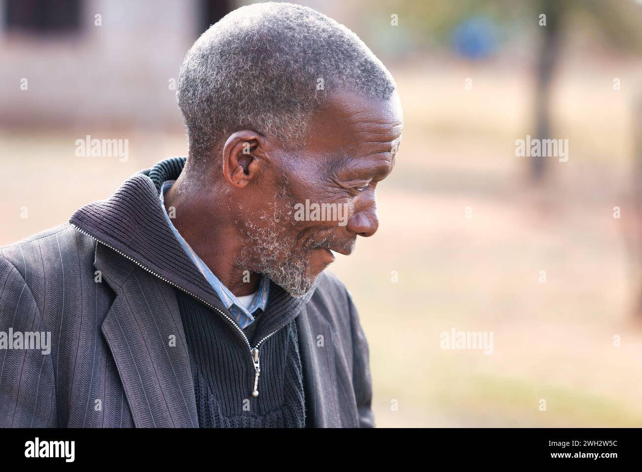 Old south african man standing hi-res stock photography and images - Alamy