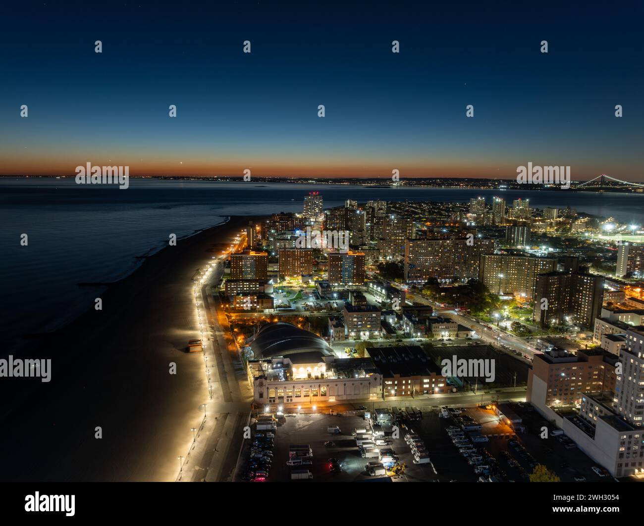 Vintage coney island at night hi-res stock photography and images - Alamy