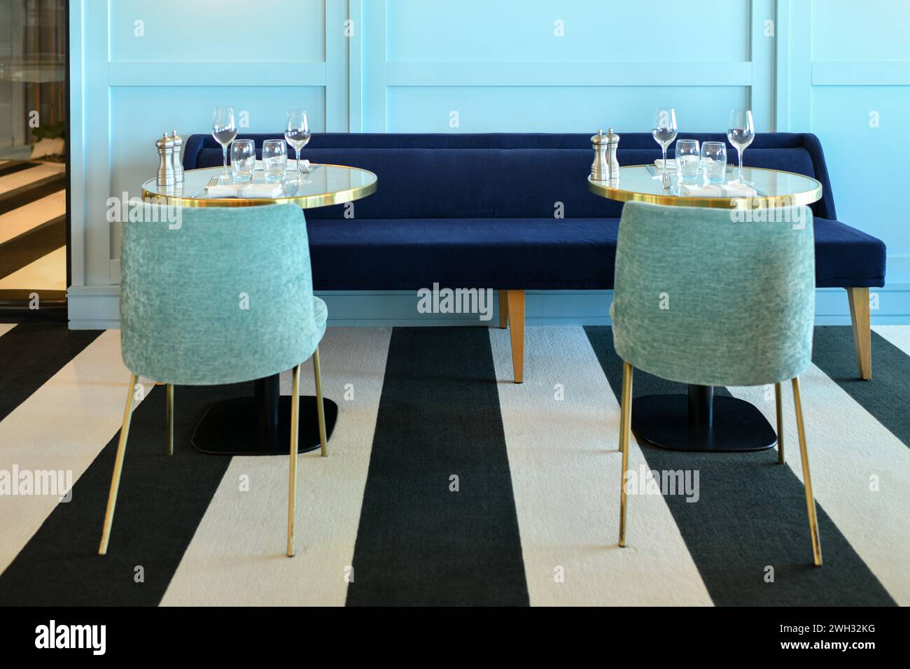 Served tables hi-res stock photography and images - Alamy
