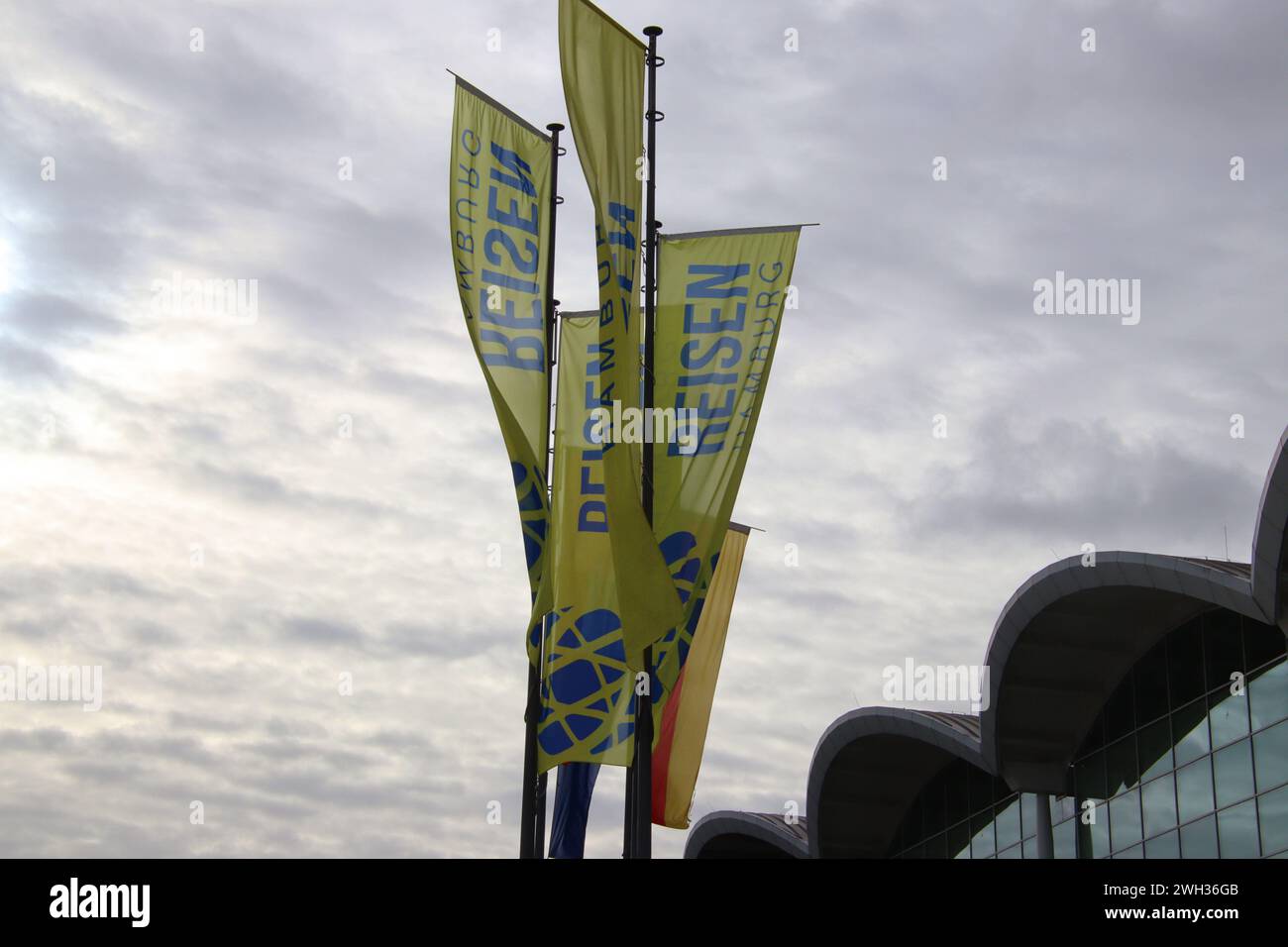  Reisemesse in Hamburg 2024. Fahnen vor den Messehallen in Hamburg Illustration 