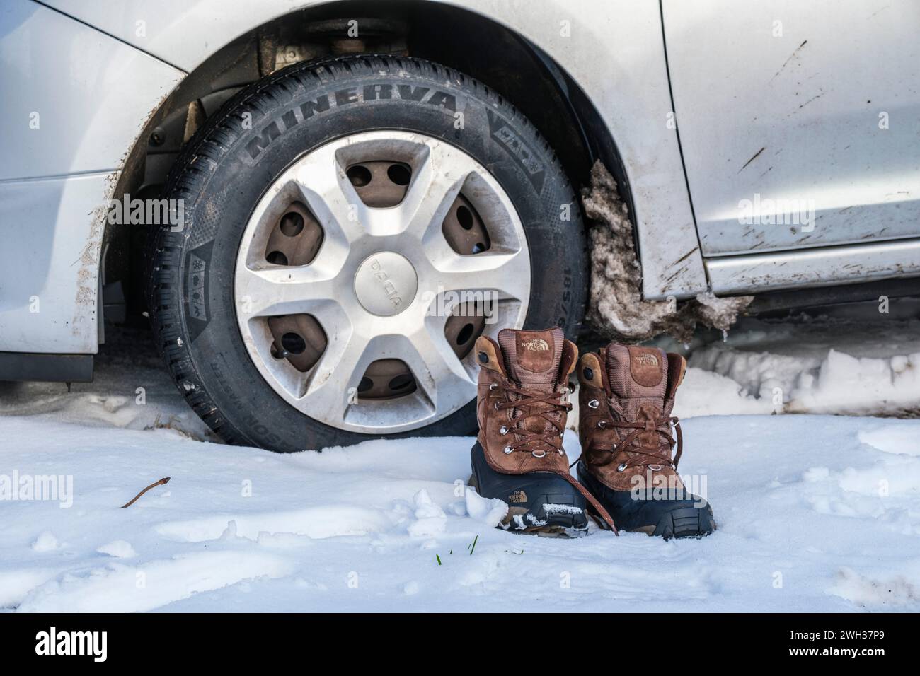 Cold and snow have fallen on the road and sometimes it's better to have goos shoes to walk and give up the car |  Le froid et lla neige ont recouvert Stock Photo