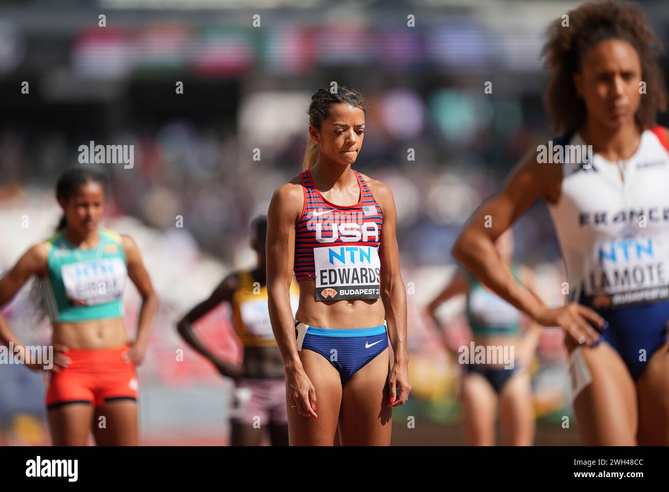 Kaela EDWARDS participating in the 800 meters at the World Athletics