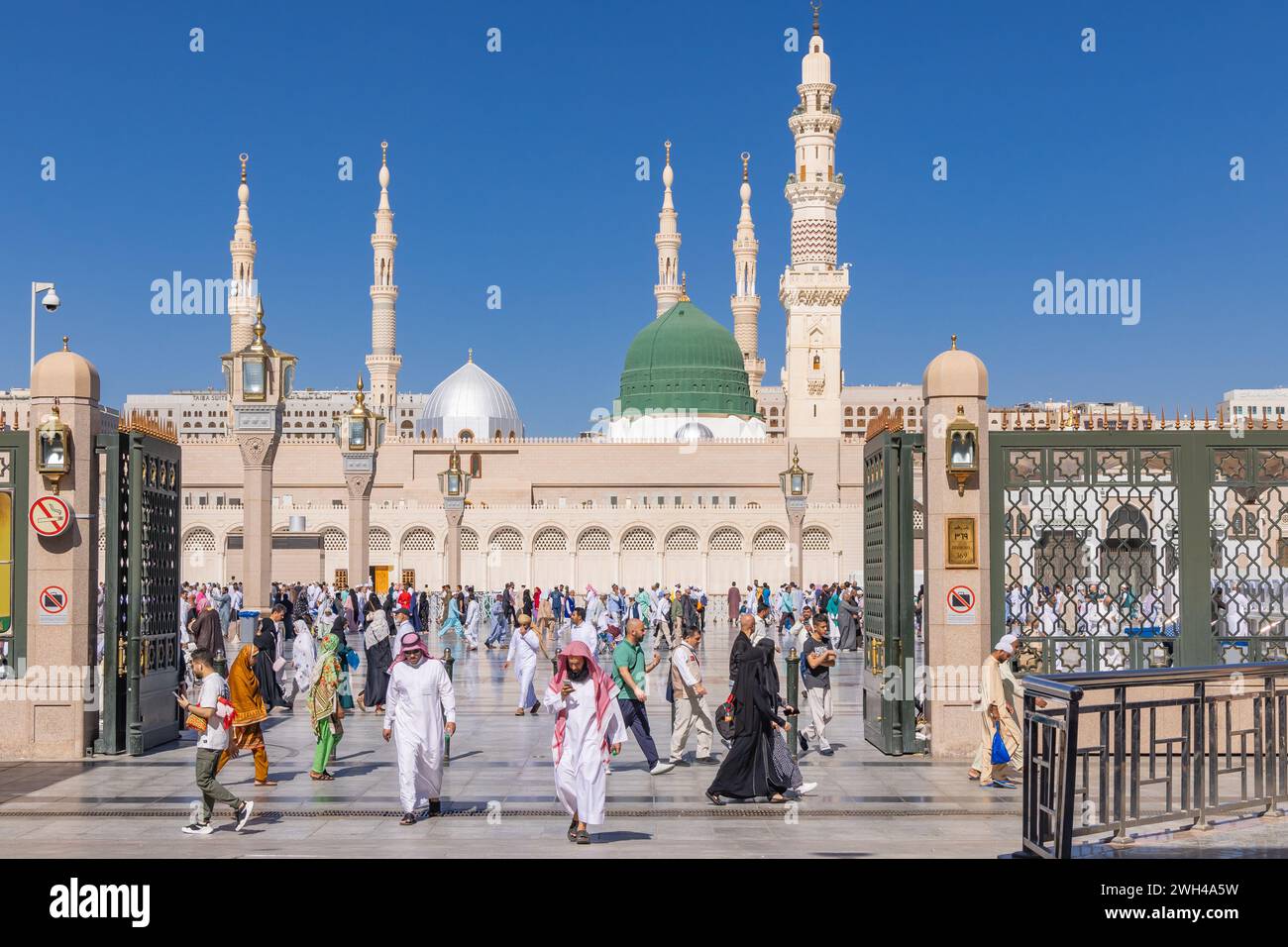 Middle East, Saudi Arabia, Madinah Province, Medina. November 20, 2023. Crowds near the Prophet's Mosque in Madinah. Stock Photo