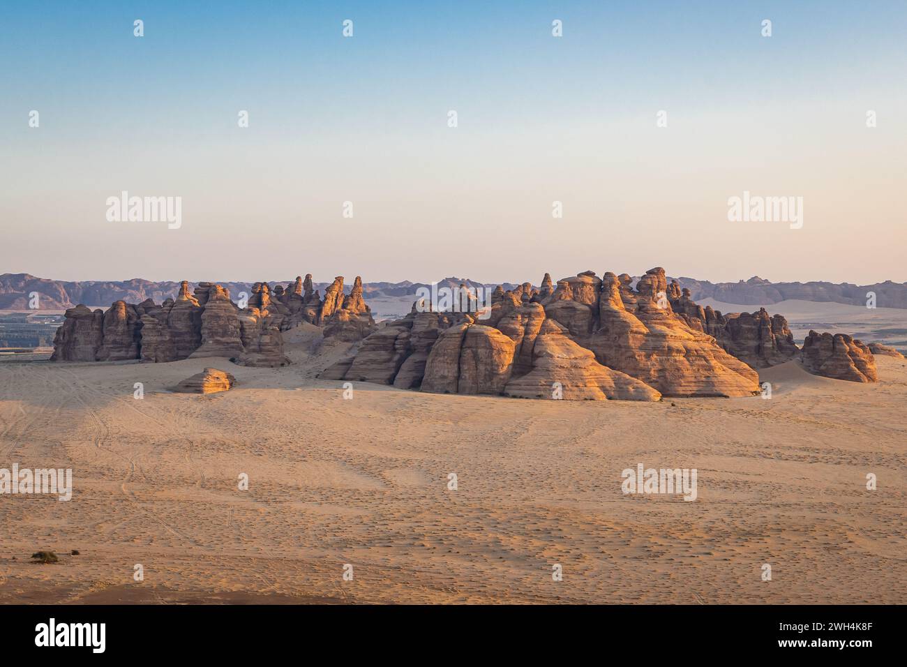 Al ula and saudi arabia and sunrise hi-res stock photography and images ...