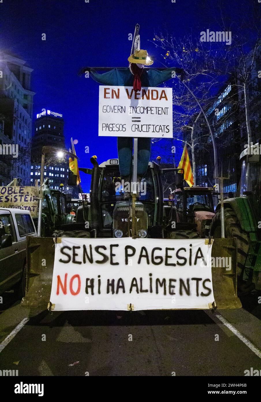 Barcelona, Spain. 7th Feb, 2024. Farmers protest. Banners 'For sale: Incompetent government equals crucified farmers'. and 'No farmers, no food'. Stock Photo