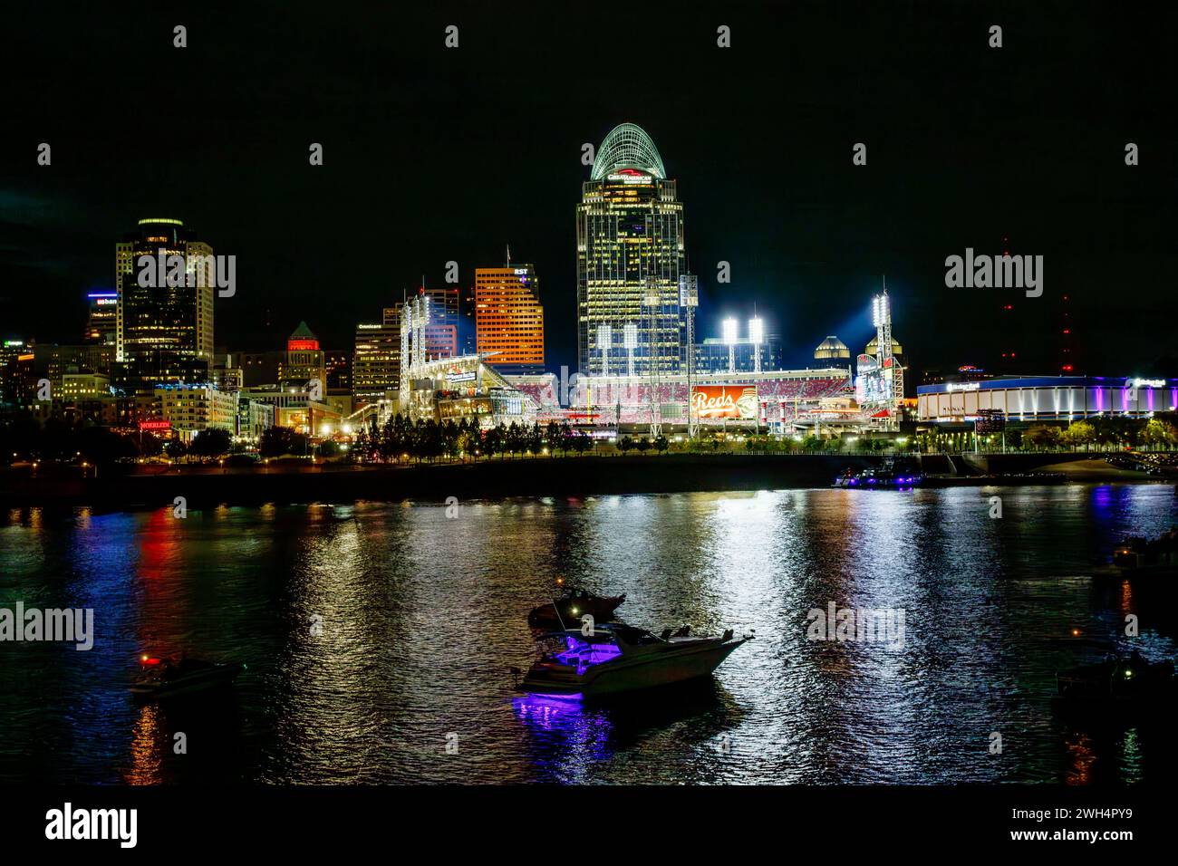 Cincinnati, Ohio, skyline. Cincinnati Reds baseball sign and stadium near center. Viewed across the Ohio River from Covington, Kentucky, USA. Stock Photo