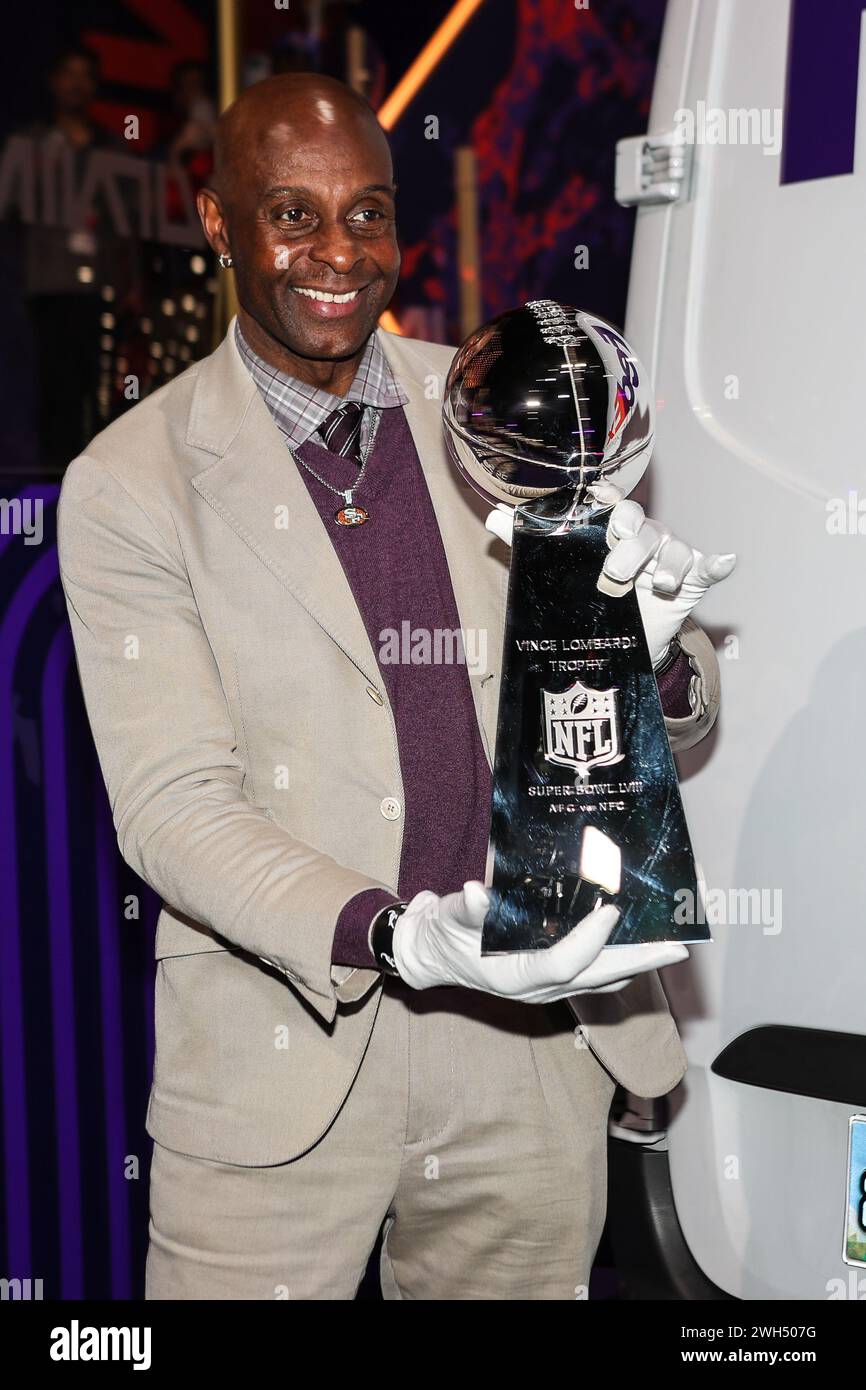 Super bowl trophy 2024 hi-res stock photography and images - Alamy