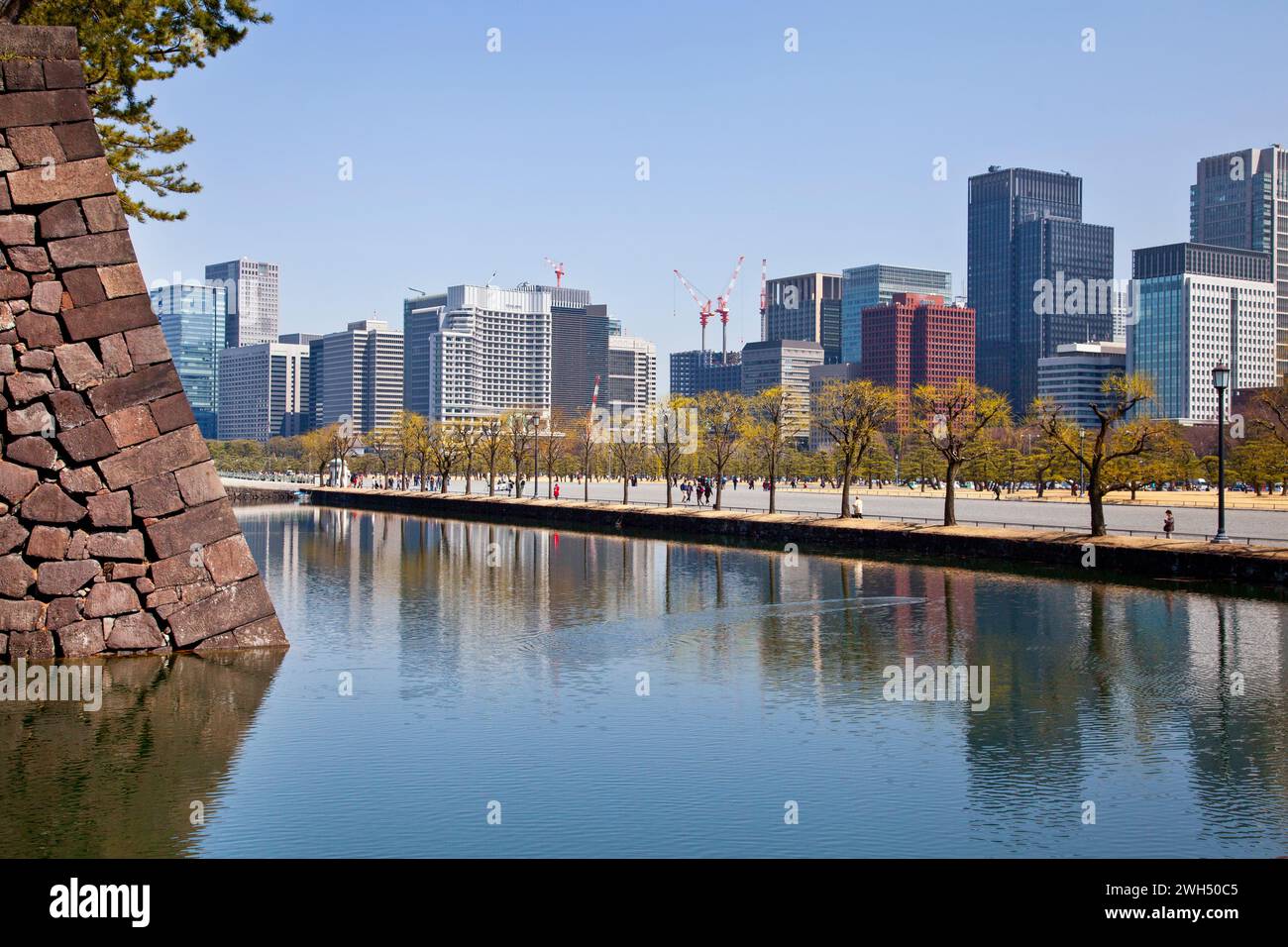 Imperial palace tokyo skyline hi-res stock photography and images - Alamy