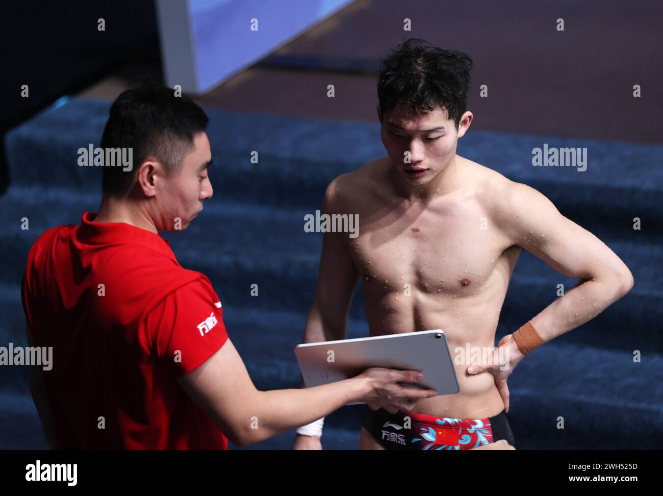 Doha, Qatar. 7th Feb, 2024. Wang Zongyuan (r) Watches His Training 