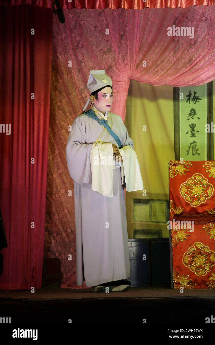 Cantonese opera performer hi-res stock photography and images - Alamy
