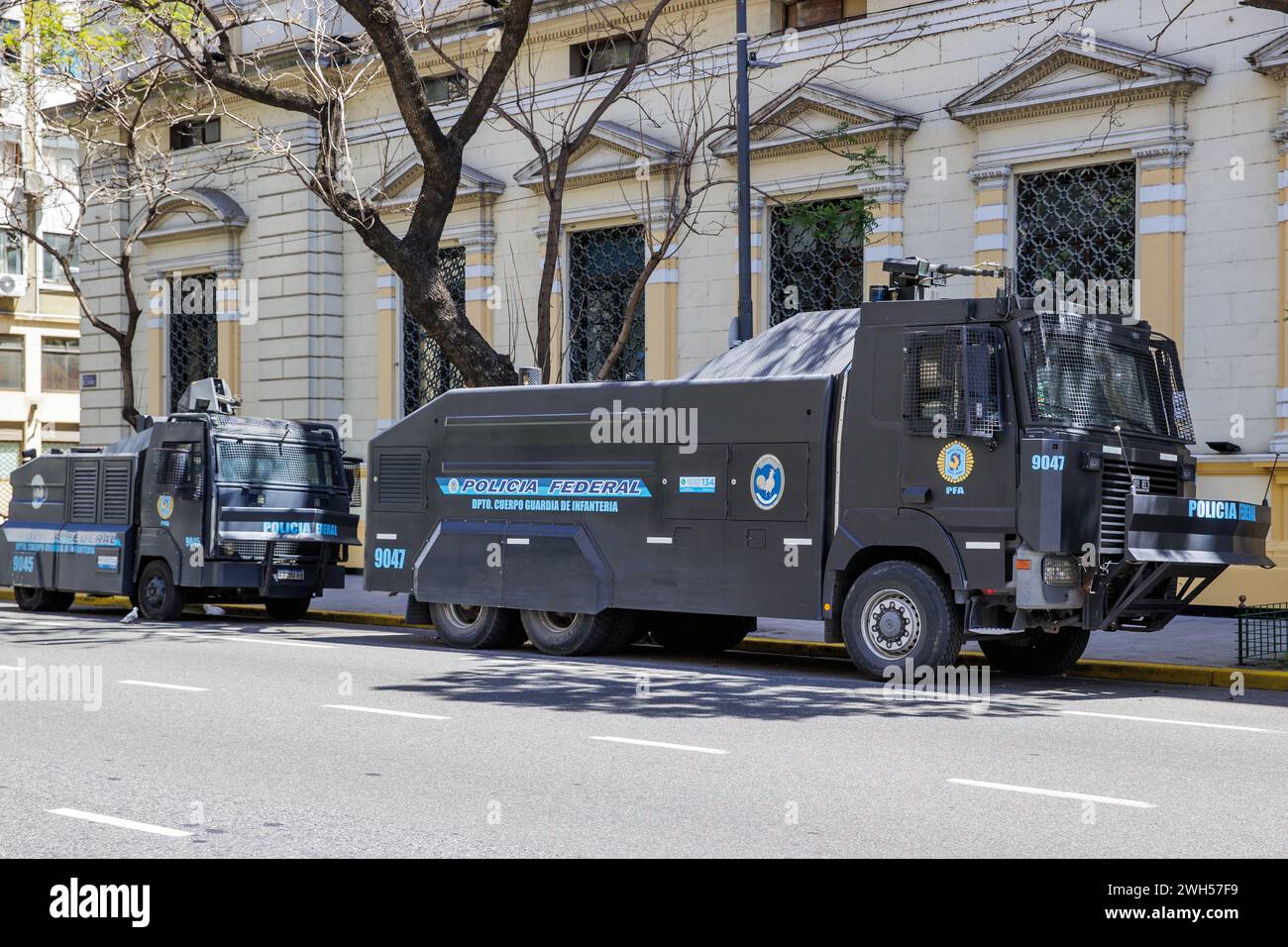 Riot control water cannon outside police headquarters, Buenos Aires, Argentina, Tuesday, November 14, 2023. Photo: David Rowland / One-Image.com Stock Photo
