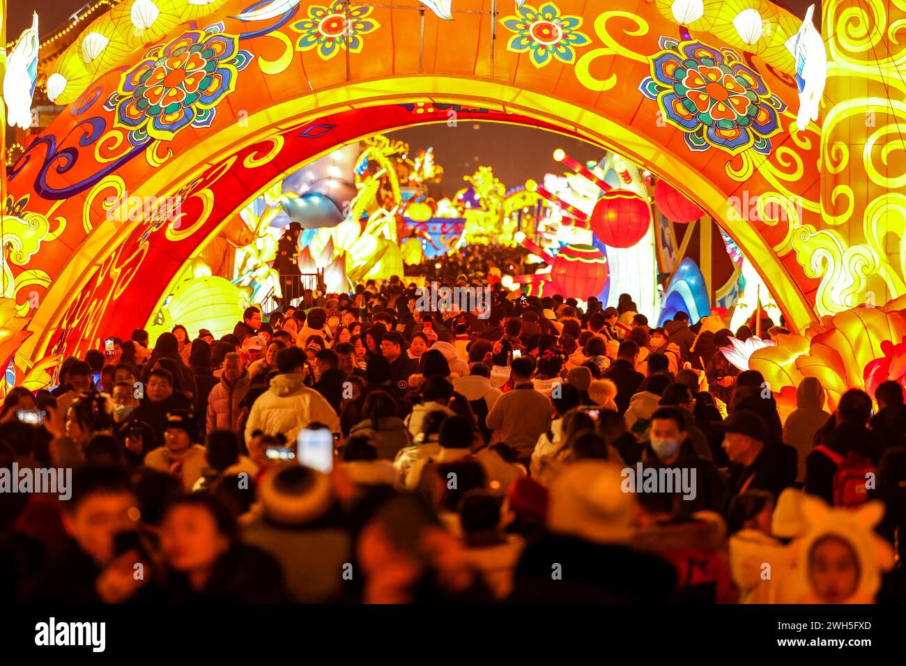 People visit the Xi'an City Wall Lantern Festival in Xi'an City ...