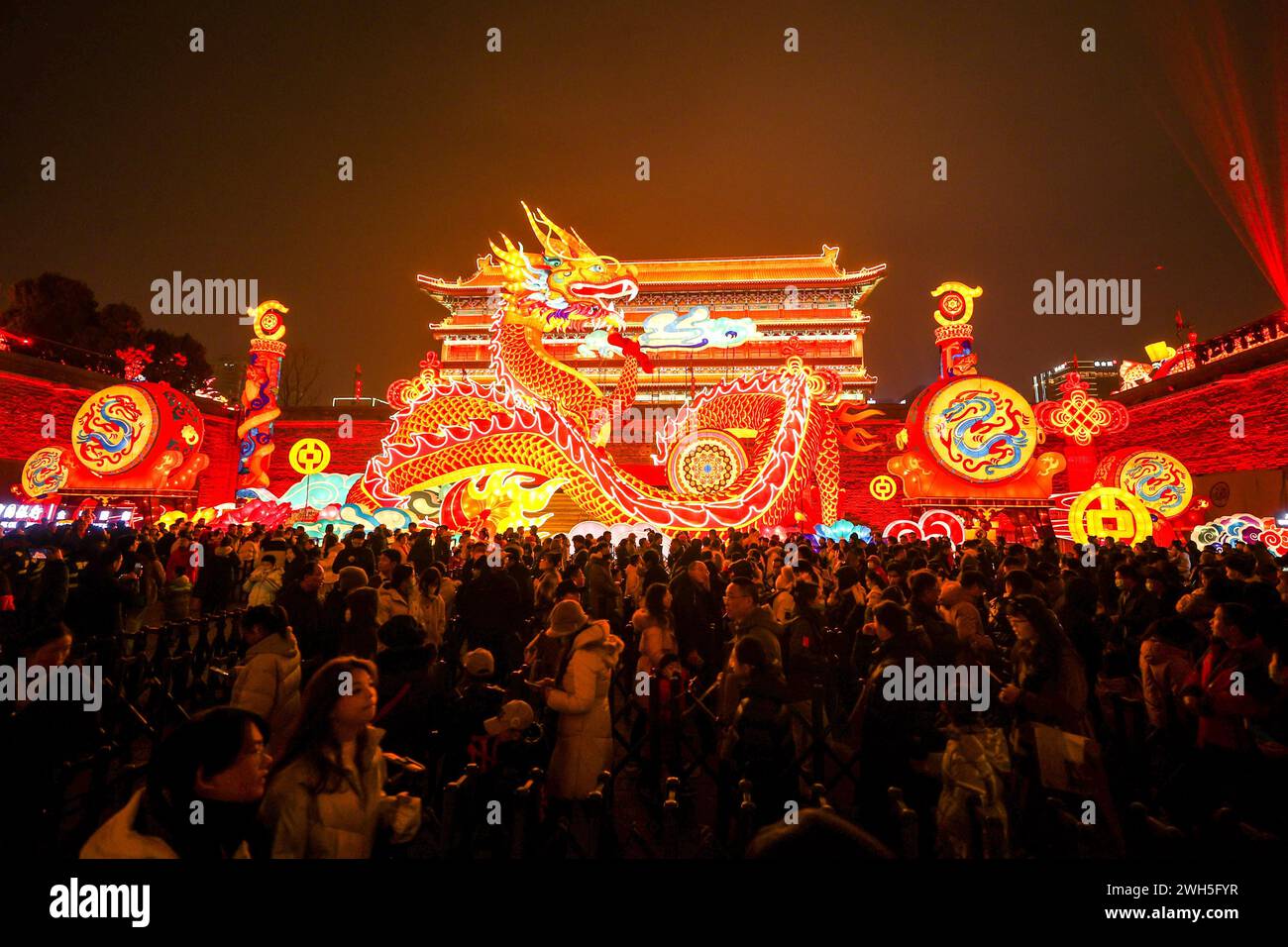 People visit the Xi'an City Wall Lantern Festival in Xi'an City ...