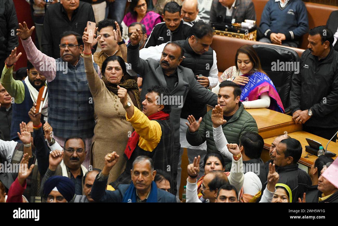 New Delhi, India. 07th Feb, 2024. NEW DELHI, INDIA - FEBRUARY 7: Opposition party councillors protest in front of Delhi Mayor Shelly Oberoi inside the Municipal Corporation of Delhi (MCD) House during the Special Meeting on the Revised Budget Estimates 2023-24, at the Shyama Prasad Mukherjee Civic Centre, on February 7, 2024 in New Delhi, India. (Photo by Sanjeev Verma/Hindustan Times/Sipa USA) Credit: Sipa USA/Alamy Live News Stock Photo