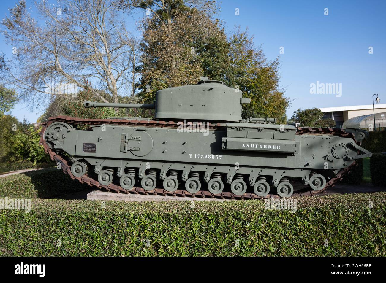 Churchill tank vii hi-res stock photography and images - Alamy