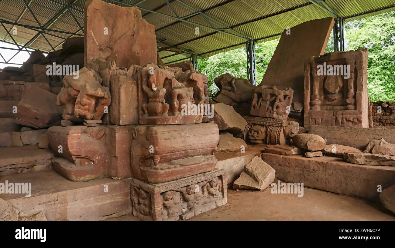 Ruins of Jethani Temple, Broken Statues, Pillars. 5th-6th Century Temple, Amerikapa, Chhattisgarh, India. Stock Photo