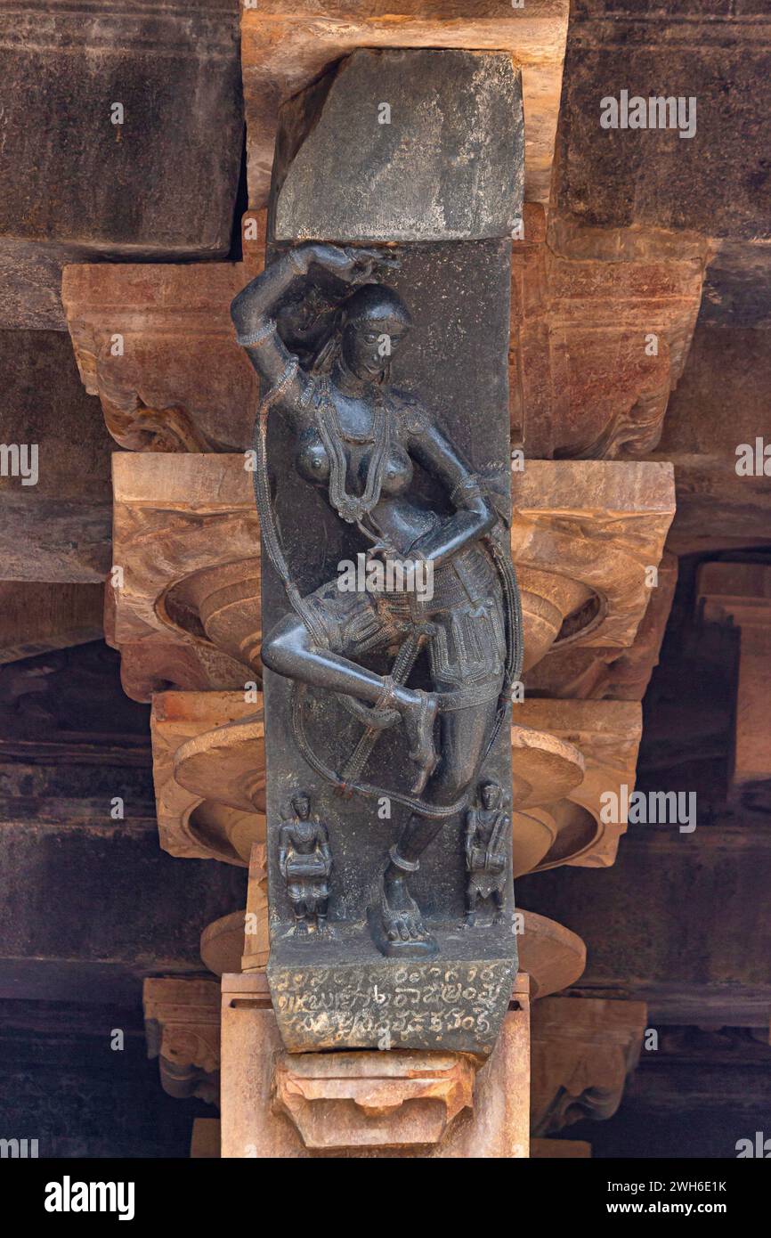 Sculpture of Dancing Madanika on the Kakatiya Rudreshwara Temple, Palampet, Warangal, Telangana, India. Stock Photo