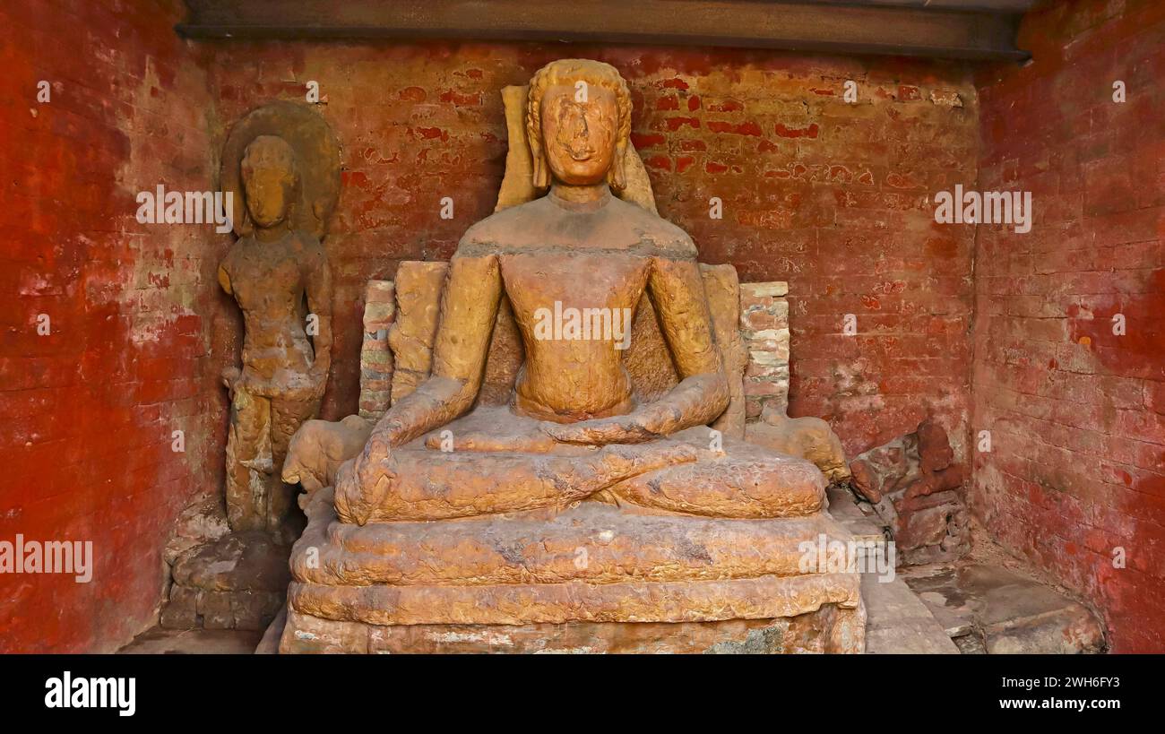 Carving Ruin Sculpture of Lord Buddha, Inside the Swastik Vihara, Sirpur, Mahasamund, Chhattisgarh, India. Stock Photo